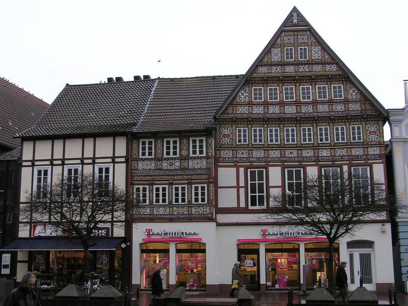 026 Stadthagen - Marktplatz _Tr_n_ n_m_st__.JPG