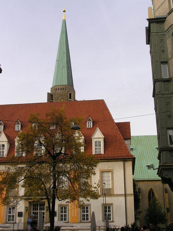 025 Bielefeld - Nicoleikirche _kostel sv_ Mikul__e__ divadlo.JPG